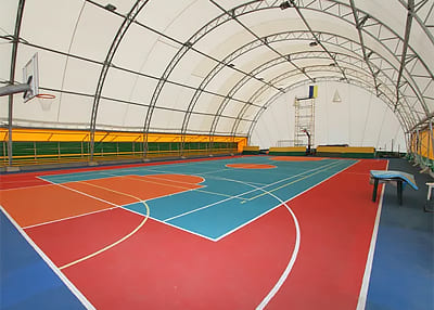 Баскетбольная площадка в тентовом ангаре
